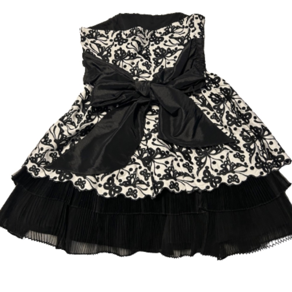 Betsy Johnson Dress - Picture 2 of 6